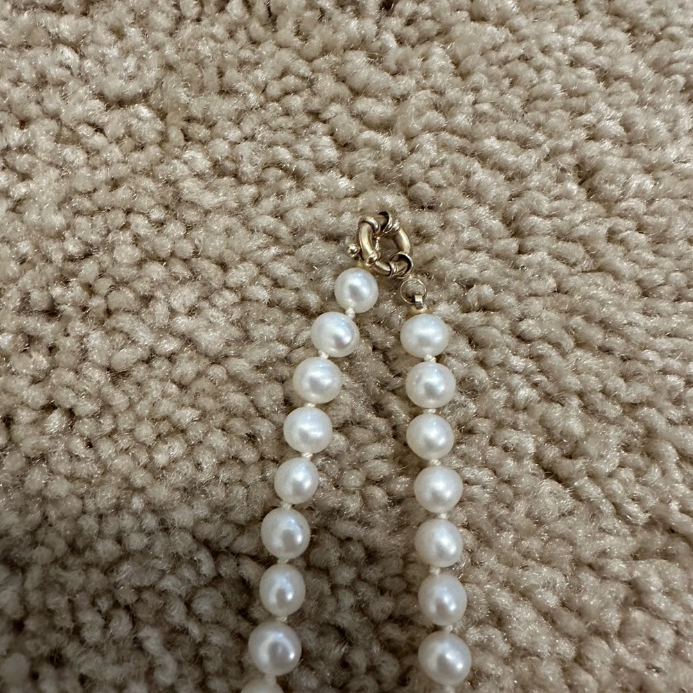 Classic White Pearl Strand Necklace - Picture 4 of 4